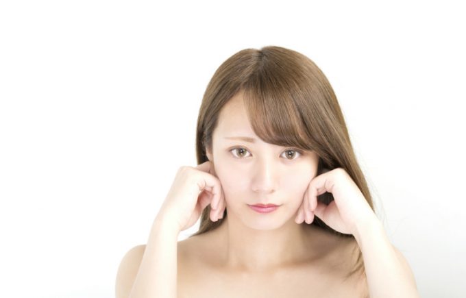メルラインひとつで、あご・フェイスラインだけでなく、口周りや首ニキビまで予防できる!オールインワンジェルだから、忙しい朝などのスキンケアも手間いらず!